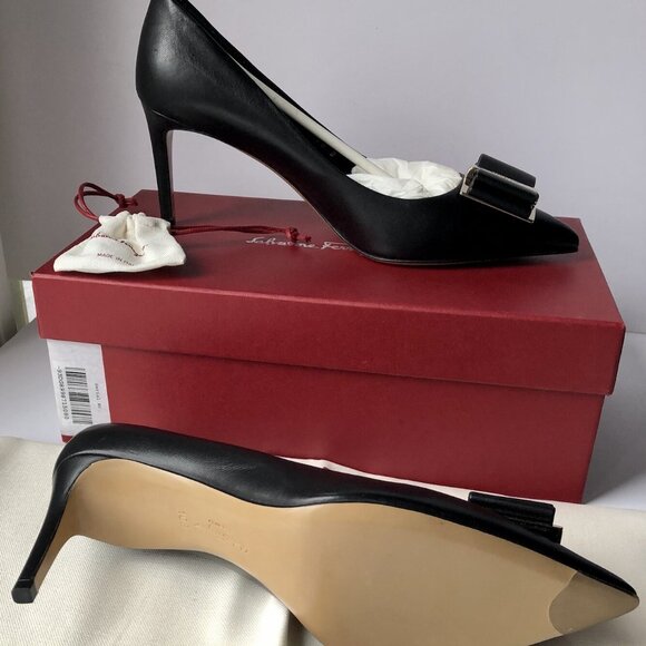 Salvatore Ferragamo Women's Zeri Pointed-Toe Leather Bow Pumps Black - Picture 8 of 12